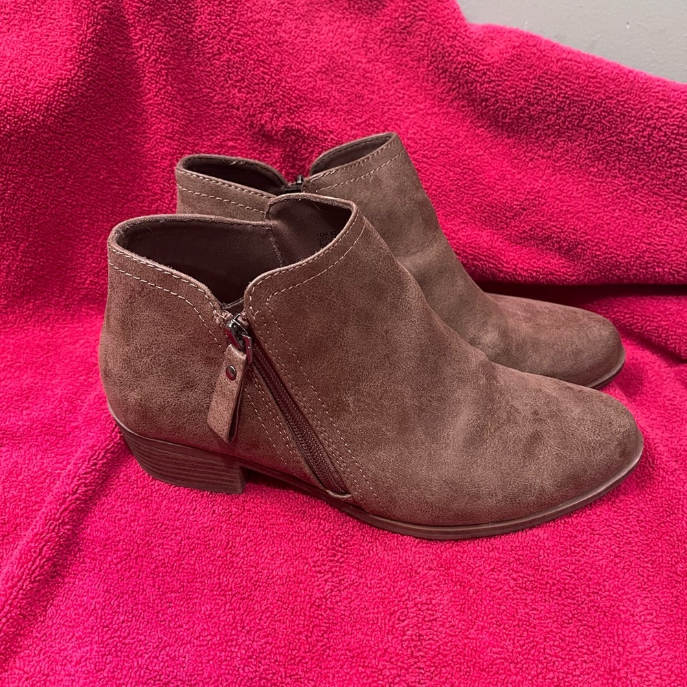 Arizona Jean Company Tan Suede Ankle Booties